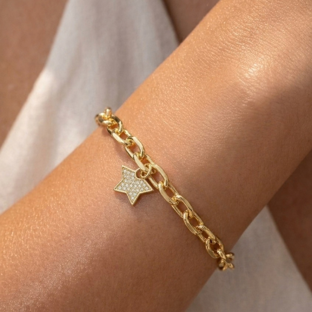 Bileklik Yıldız Charm Detaylı