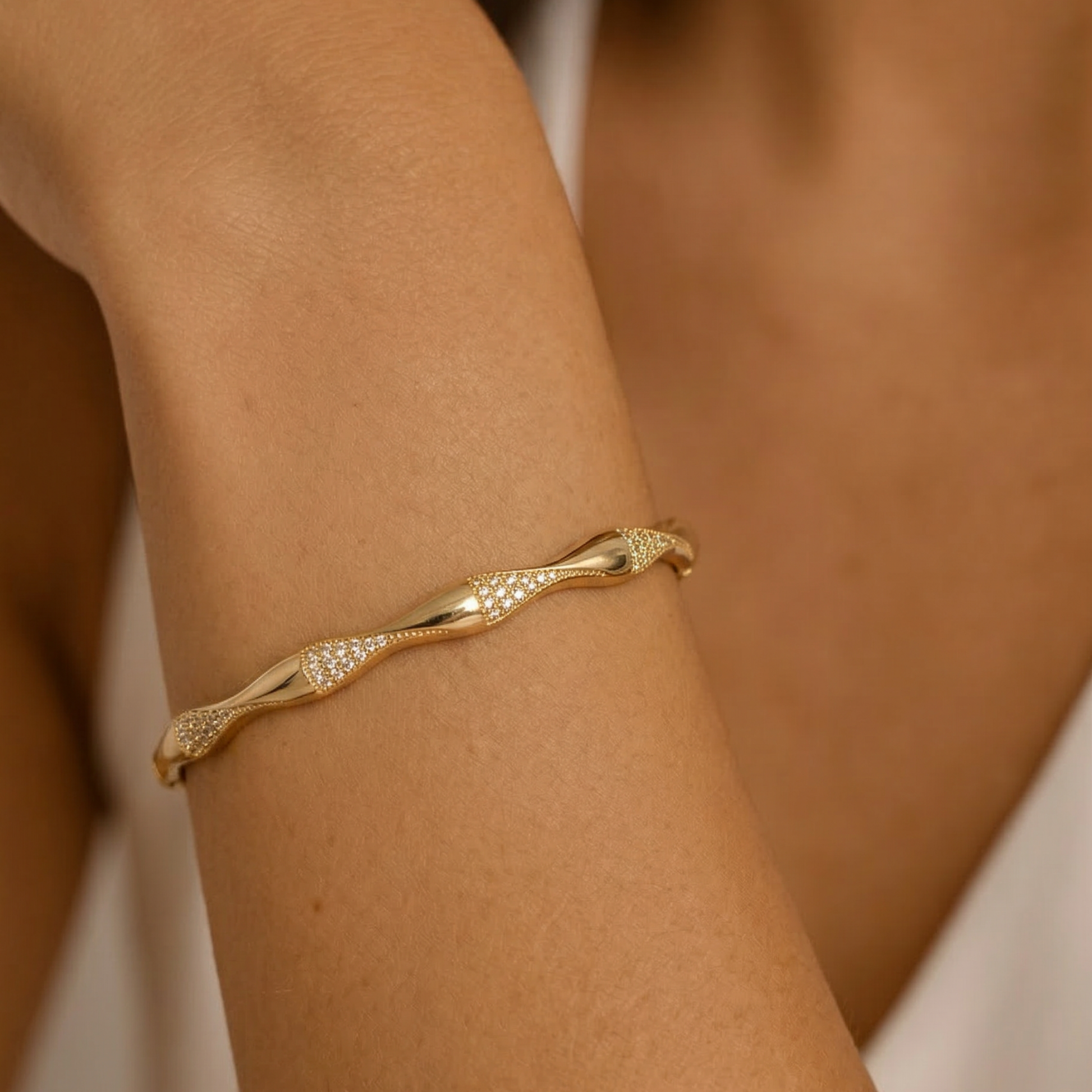 Virella Kuyumcu Model  VIP Kelepçe Bileklik — 14 ayar altın görünümlü bileklik | Ferlin Jewelry